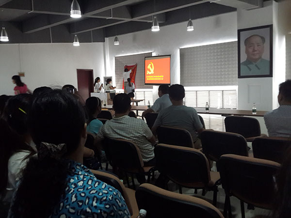 長沙高新區(qū)非公黨建14聯(lián)組暨8聯(lián)組在韶山華潤希望小鎮(zhèn)召開預備黨員宣誓大會 長沙高新區(qū)非公黨建14聯(lián)組暨8聯(lián)組在韶山華潤希望小鎮(zhèn)召開預備黨員宣誓大會