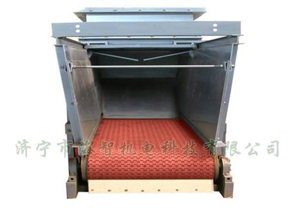 防腐蝕帶式（甲帶）給料機(jī)采用了防打滑膠帶，防止在物料輸送過程中造成撒料后果